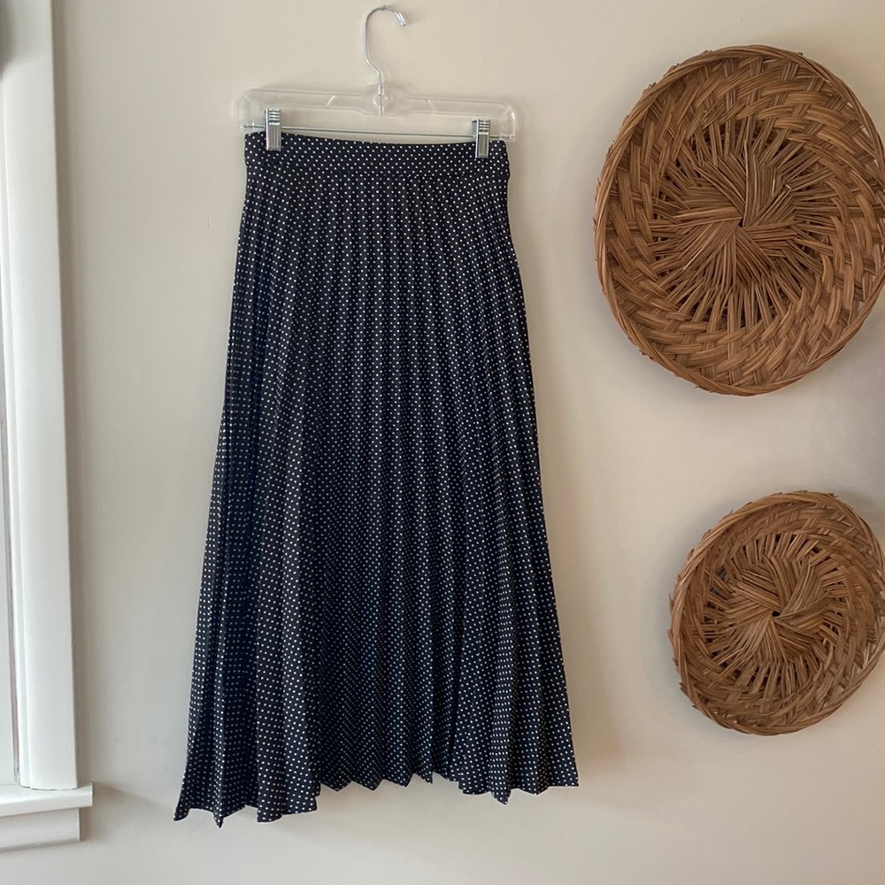 Elegant Black Pleated Skirt